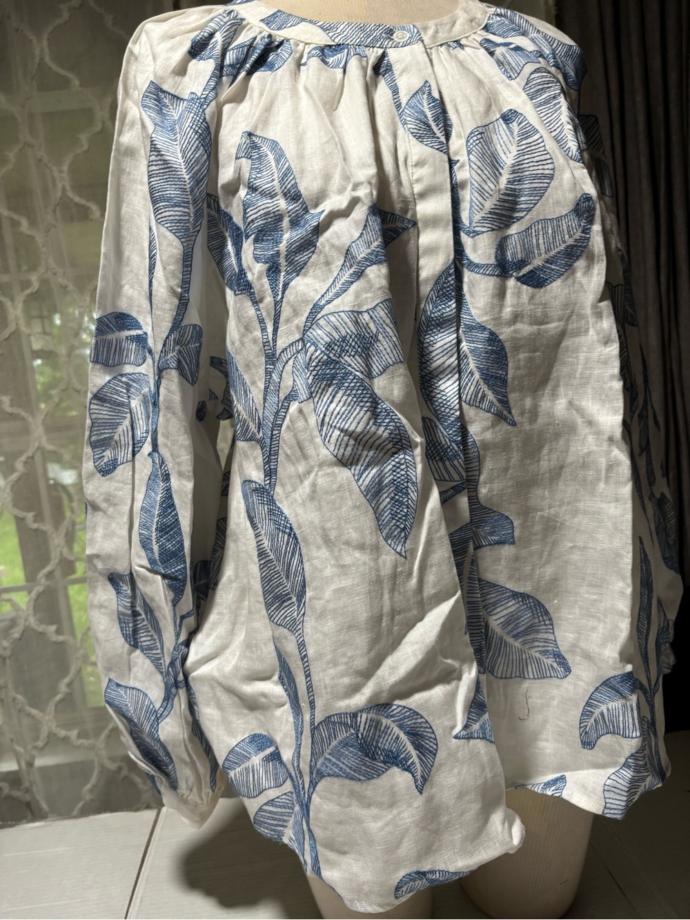 Banana Republic White Blouse with Blue Leaf Print - Picture 4 of 11